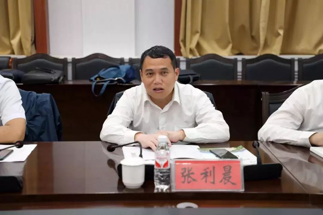 县委书记洪非,县委副书记,县长刘宝国,县委副书记仇文会,副县长潘立成