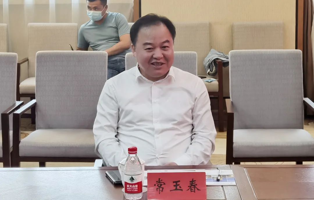 集团纪委书记陈加林,董事长助理于秉坤参加会议.